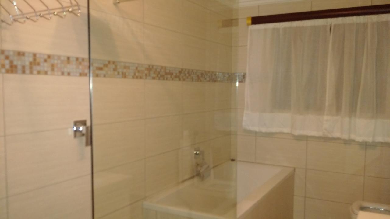 Hotel Dinaledi House Bela-Bela Esterno foto